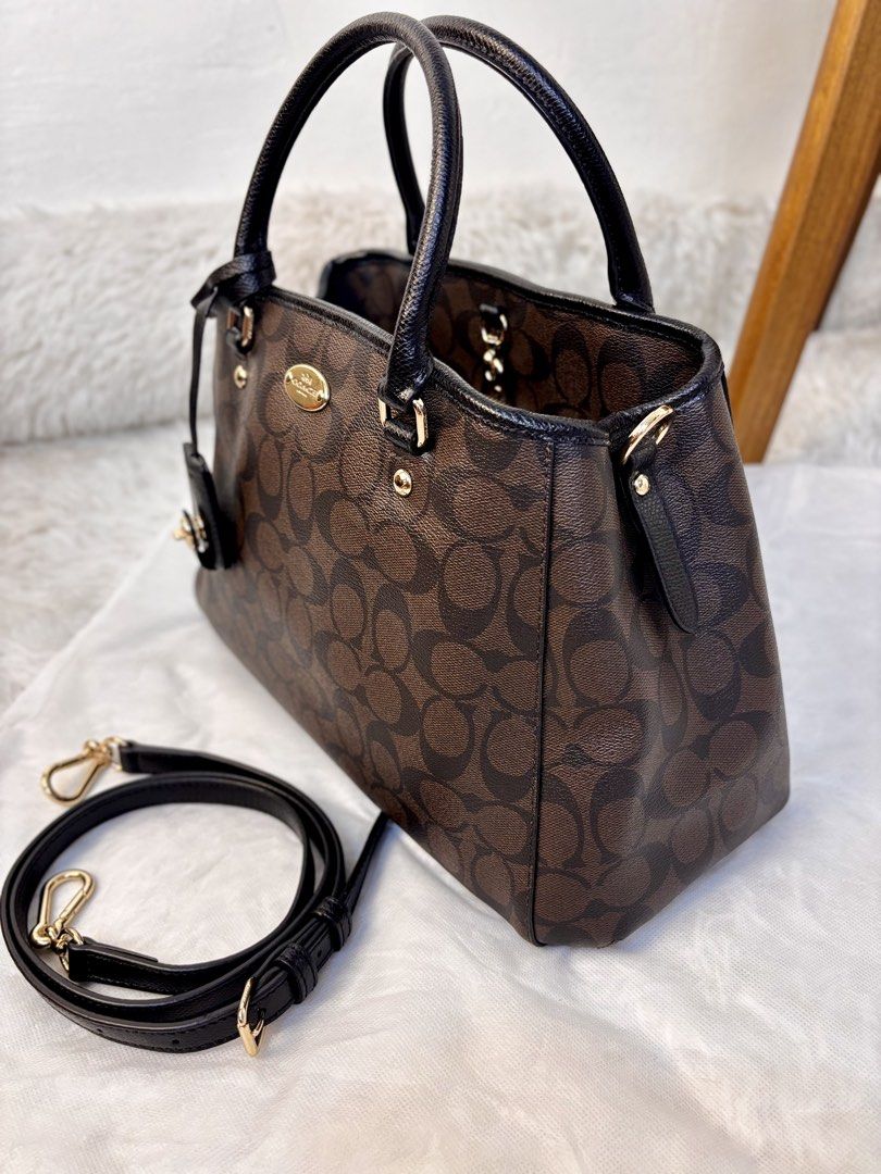 Coach Minetta Crossbody/Satchel Bag (Category: Luxury Bags & Wallets) located in Muntinlupa City. Submitted by yangchic (Listing ID 1441018868, Image 3). Description: ✔️💯% Authentic Item ✔️💯% Looks Like New Condition ▫️message for more info and details.