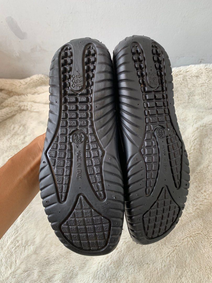 Cressi Jelly beach shoes (Category: Slippers and slides) located in Taguig. Submitted by madisam (Listing ID 1440952206, Image 2). Description: brand new 24 CM .
