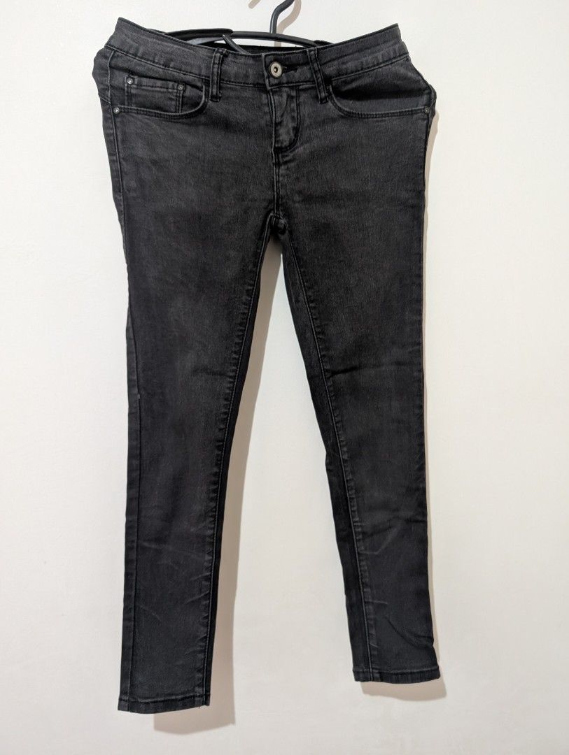 Crizza Denim Skinny Black Jeans (Category: Jeans) located in Batangas. Submitted by psmingming (Listing ID 1441113997, Image 1). Description: Size 27 ☺️.