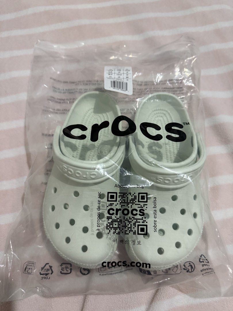 Crocs Classic Clog in Mint Tint M4W6 (Category: Sandals) located in Paranaque City. Submitted by lovelea (Listing ID 1441075333, Image 1). Description: Completely new! With tag and Crocs eco bag. Size 6 in Women and 4 in Men Rfs: extra crocs; decluttering Loc: Parañaque .