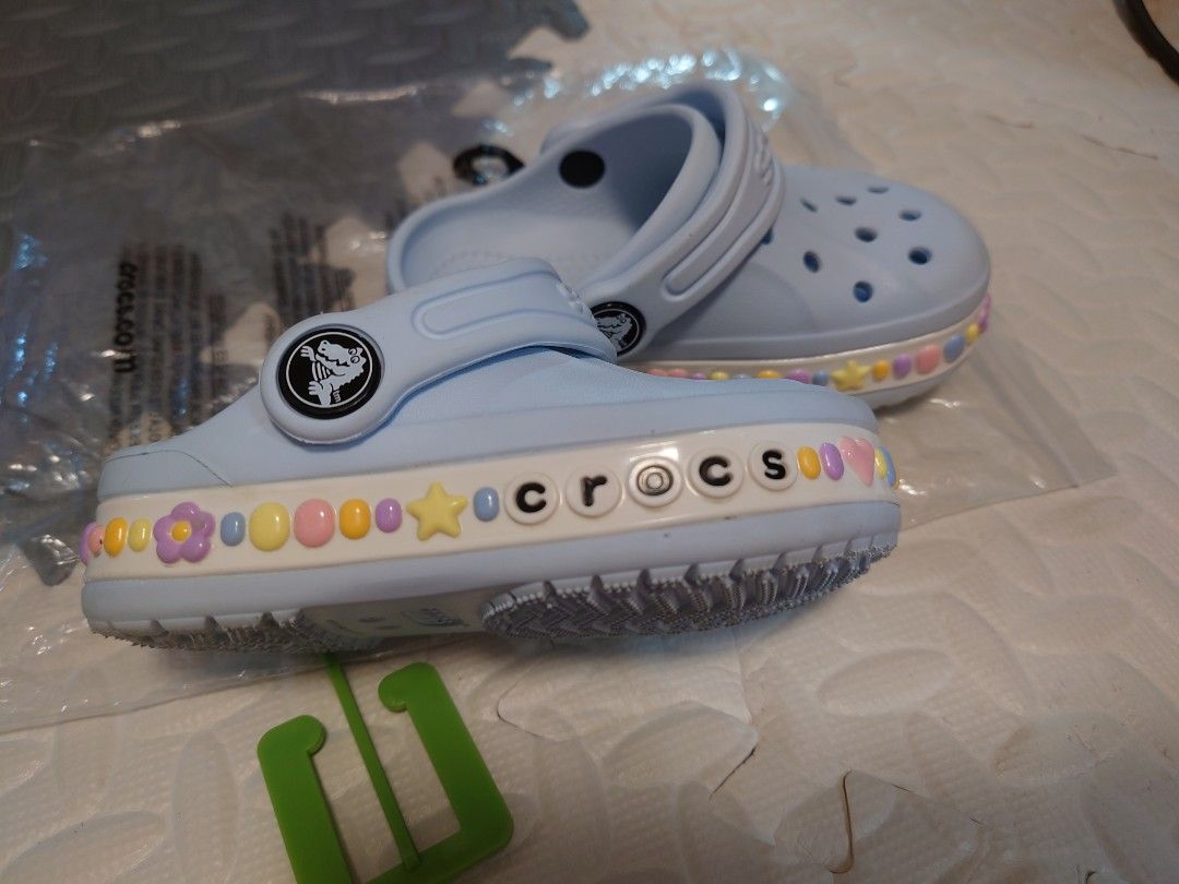 Crocs kid size7 （分類：嬰兒及小童流行時尚）位於 Hong Kong。 由 asair1982 提交（商品編號 1441055708，圖片 3）。簡介： 童鞋尺寸7號，適合腳長13-14cm開始穿。 少穿，新舊如圖。 我怕洗舊洗壞，請買家自行清潔。。