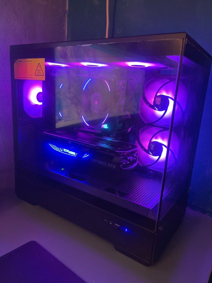 Custom Gaming PC with RTX Graphics Card469040632389314560