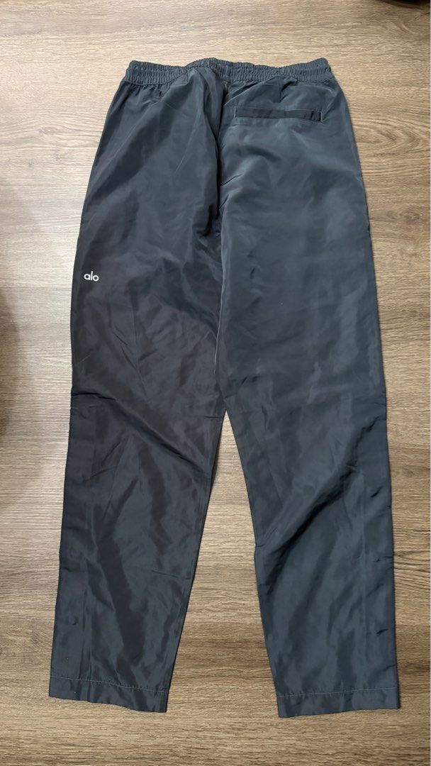 Dark Grey and Black Alo Yoga Pants (Category: Jeans) located in Singapore. Submitted by admiral0405 (Listing ID 1440970783, Image 3). Description: Dark Grey Alo Yoga Pants Price: $38 Size: M Stock: 1 Dark Grey 1 Black Brand new no tags. 100% authentic..
