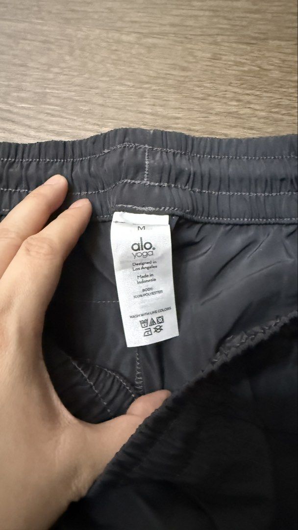 Dark Grey and Black Alo Yoga Pants (Category: Jeans) located in Singapore. Submitted by admiral0405 (Listing ID 1440970783, Image 2). Description: Dark Grey Alo Yoga Pants Price: $38 Size: M Stock: 1 Dark Grey 1 Black Brand new no tags. 100% authentic..