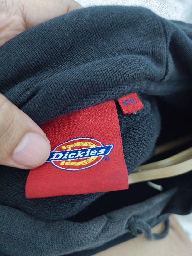 Dickies Black Hoodie XXL (Category: Hoodies) located in Cainta. Submitted by zepseven7 (Listing ID 1441007393, Image 2). Description: - Classic black Dickies hoodie - Features iconic Dickies logo on the front - Made from 100% cotton - Size XXL - Perfect for casual wear.