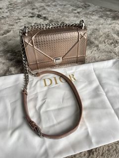 (Category: ) located in . Submitted by myrawr.secondluxe (Listing ID 1440993068, Image 1). Description: .