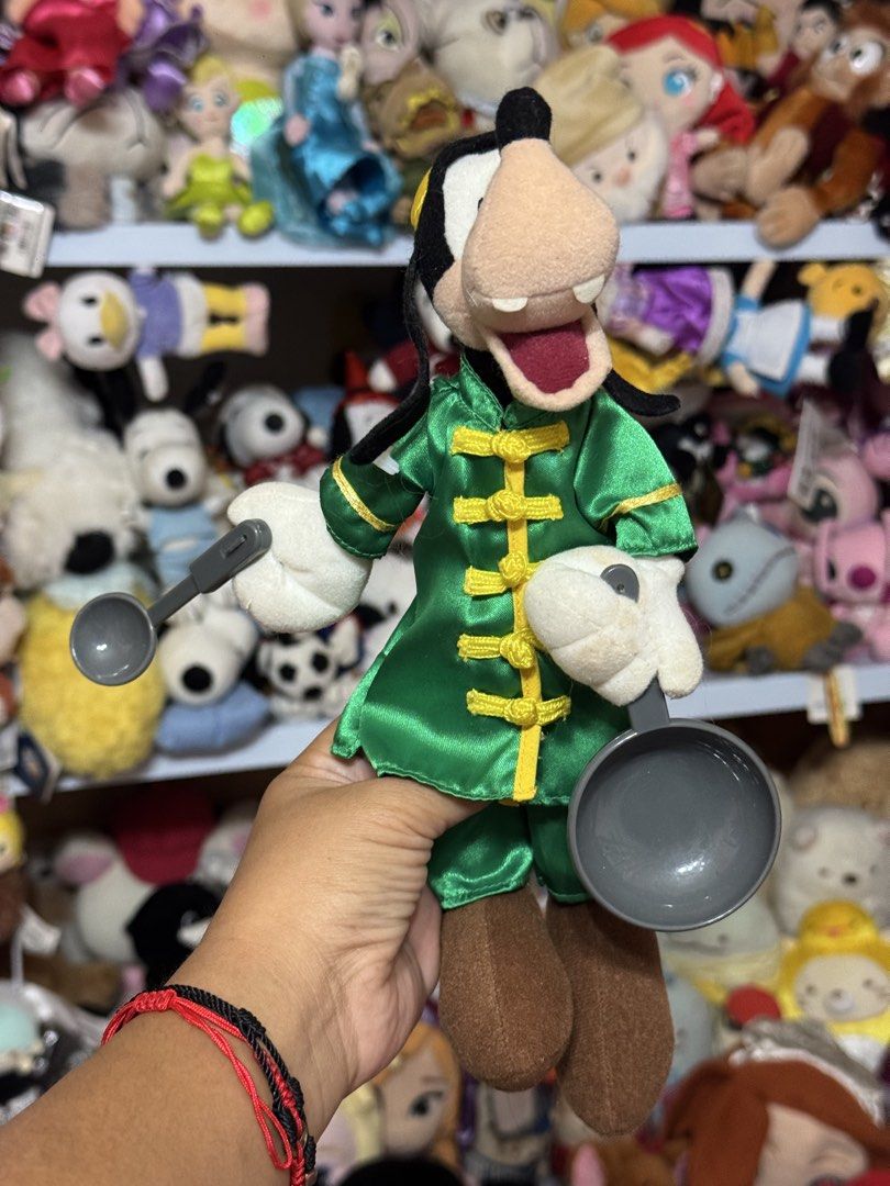 Disney Goofy Wok Chef Plushie (Category: Plushies & Soft Toys) located in Antipolo. Submitted by bhabiegraciefashionlab (Listing ID 1441064019, Image 1). Description: .