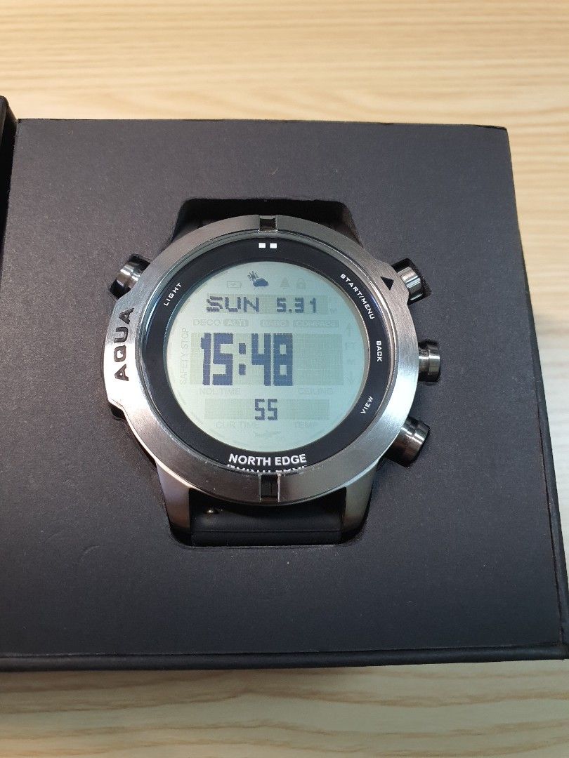 Diving watch (Category: Men's Watches) located in Singapore. Submitted by ryan.srchong (Listing ID 1441066421, Image 1). Description: North Edge Diving Watch for sale. interested can arrange to view..