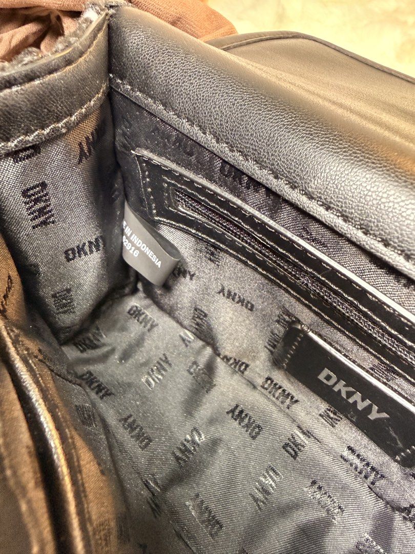 DKNY Tweed Flap Bag with Lock Charm (Category: Luxury Bags & Wallets) located in Dasmarinas. Submitted by gemini_things (Listing ID 1441029379, Image 3). Description: Selling my sophisticated DKNY bag - Stylish black and white tweed flap bag - Features a metal lock charm with DKNY logo - Interior lining with DKNY branding - Made in Indonesia - Includes a chain strap - Versatile for night outs or everyday wear - Can be used as shoulder or crossbdy