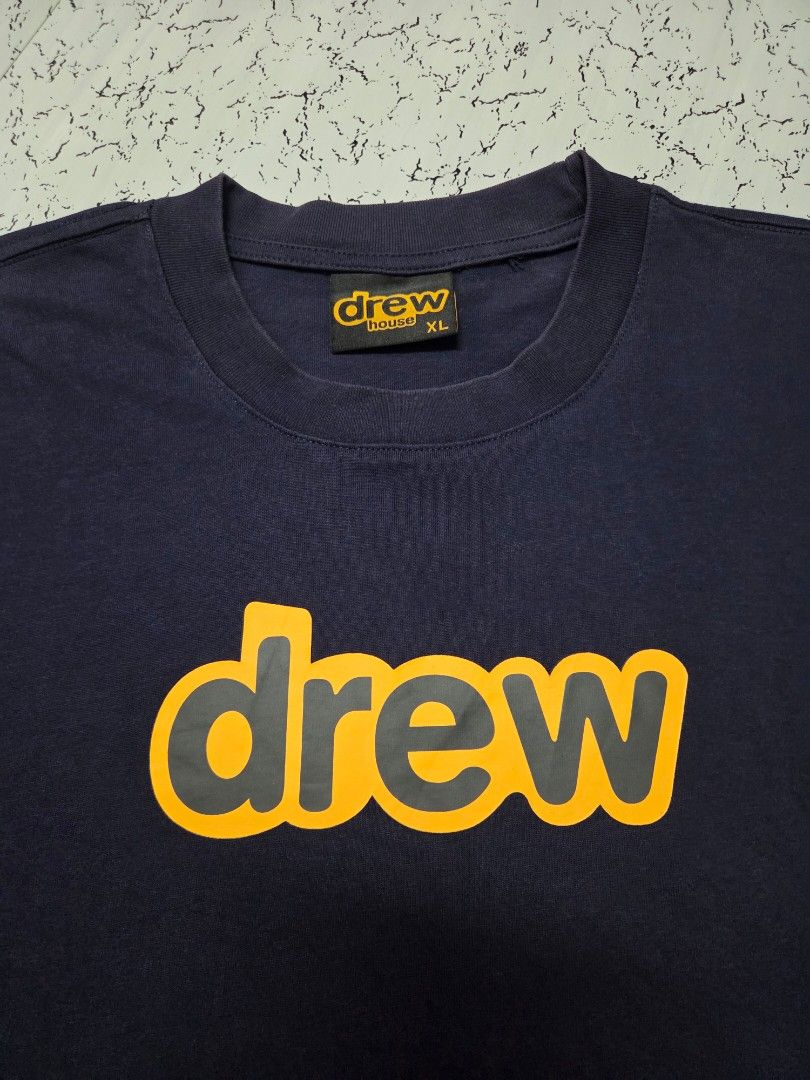 Drew (Category: Tshirts & Polo Shirts) located in Johor Bahru. Submitted by jek_bundle (Listing ID 1440987571, Image 3). Description: Drew Size XL Pit 22.5 Labuh 29 Condition 8/10 Ada 1 pinhole Lain² semua cun Rm 28 siap pos Fast deal dm/wssp 011-11704406.