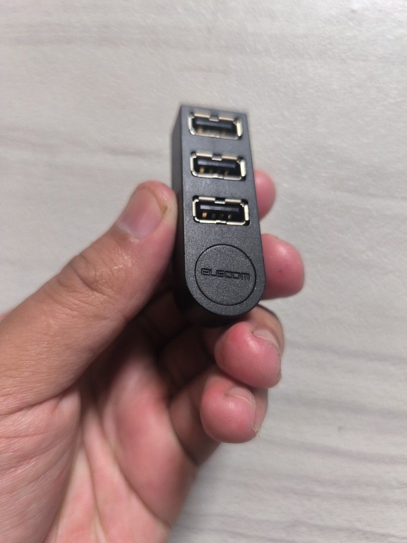 ELECOM USB Hub U2H-TZ325B 4-Port Black (Category: Other Accessories) located in Talisay. Submitted by jppppppppp (Listing ID 1441099586, Image 2). Description: - Brand: ELECOM - Model: U2H-TZ325B - Color: Black - Input: 1 x USB-A connector - Output: 4 x additional USB ports - Features: Compact and portable design - Benefit: Easily expand your device connectivity.