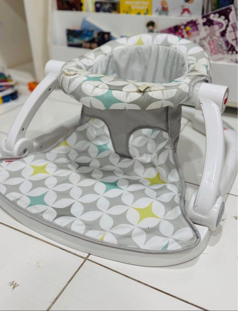 Fisher Price Sit Me Up (Category: Infant Playtime) located in Legazpi City. Submitted by madammiras_closet (Listing ID 1441034763, Image 1). Description: Needs washing. Minor signs of usage. No stains.