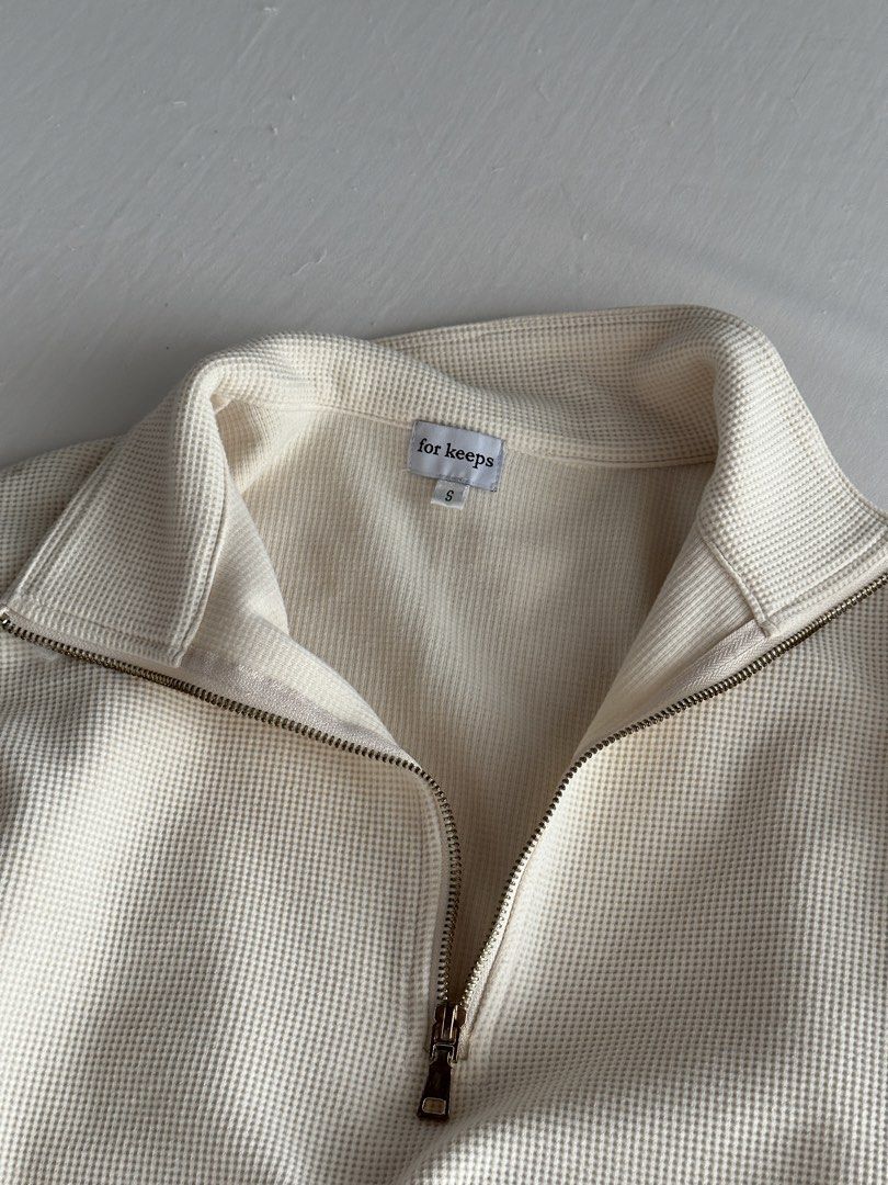 For Keeps The Label Half Zip Oversized Sweater (Category: Coats, Jackets and Outerwear) located in Quezon City. Submitted by smileybeans (Listing ID 1440989867, Image 2). Description: The cutest color Oversized fit Shipping 55 within mm 165 provincial Available for same day delivery within mm.
