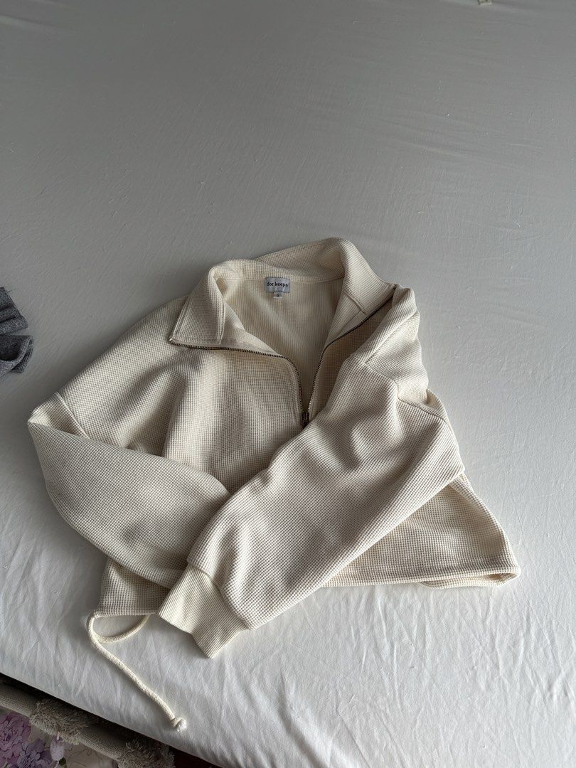 For Keeps The Label Half Zip Oversized Sweater (Category: Coats, Jackets and Outerwear) located in Quezon City. Submitted by smileybeans (Listing ID 1440989867, Image 3). Description: The cutest color Oversized fit Shipping 55 within mm 165 provincial Available for same day delivery within mm.