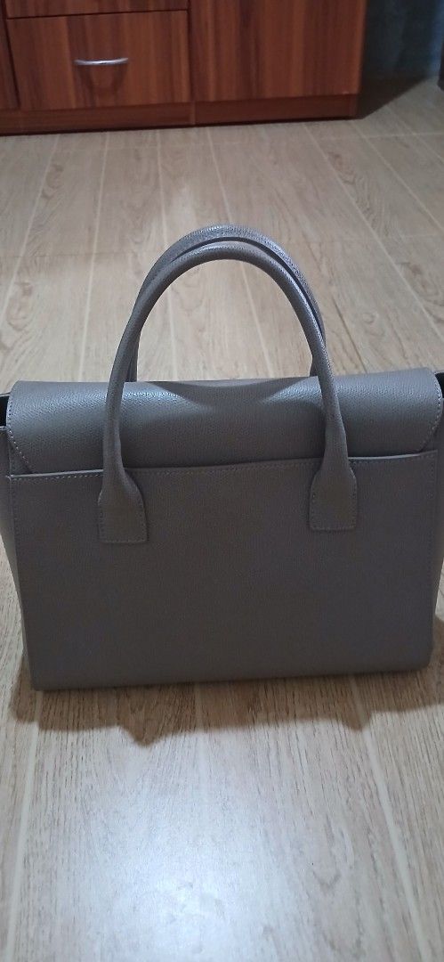 Furla Metropolis Bag Grey Leather (Category: Luxury Bags & Wallets) located in Rizal. Submitted by prelovedbymarlyn (Listing ID 1441032157, Image 2). Description: - Genuine grey leather Furla handbag - Elegant gold turn-lock closure with Furla logo - Comfortable top handles - Classic structured shape - Spacious interior with multiple compartments - used once with original tags attached bought in Europe - Versatile for daily use or special events.