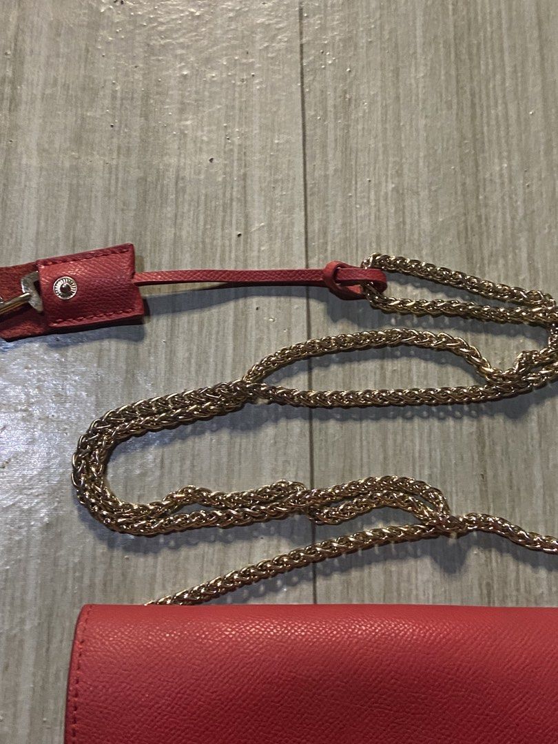 FURLA METROPOLIS RED CROSSBODY BAG (Category: Cross-body Bags) located in Naga. Submitted by luxury.mix.garments (Listing ID 1441116144, Image 3). Description: FURLA 7 INCHES WIDTH 5 INCHES LENGTH IN GOOD CONDITION NEED CLEANING,SIGN OF USE 9/10 COLOR RATE.