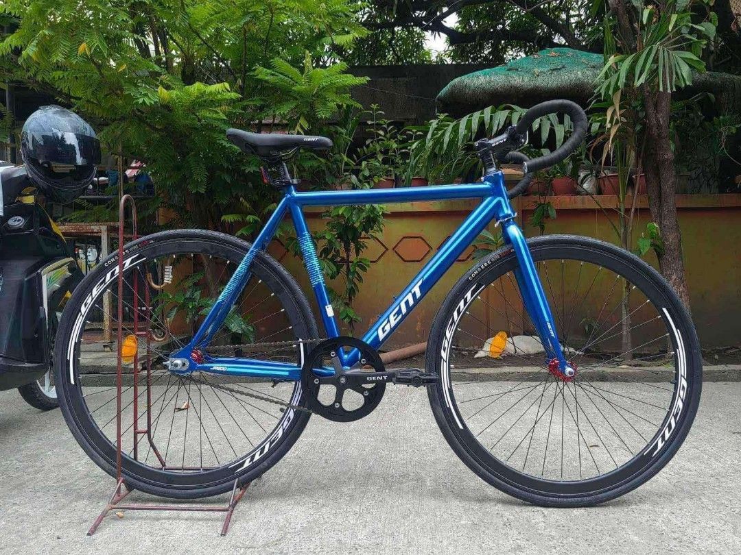 GENT ALLOY FIXIE UPGRADED 700C X 28C (Category: Bicycles) located in Marikina City. Submitted by gemma_00 (Listing ID 1441078848, Image 1). Description: ONHAND‼️GRABE SA SPECS UPGRADED NAAA PERO SA PRESYO PANALO TO👌👌👌 ✔️ALLOY HUBS, CRANK, DROP BAR, SEATPOST, STEM & RIM 😱😍 👉GENT ALLOY FIXIE UPGRADED 700C X 28C ✔️Free Assemble ▪️5,500 only👌 Available color 🚲GRAY 🚲BLUE SPECS:👇👇👇 ▪️Lightweight Alloy Frame ▪️Alloy crank ▪️Alloy Rim ▪️Alloy