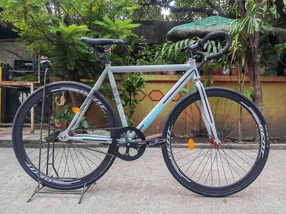 GENT ALLOY FIXIE UPGRADED 700C X 28C (Category: Bicycles) located in Marikina City. Submitted by gemma_00 (Listing ID 1441078848, Image 2). Description: ONHAND‼️GRABE SA SPECS UPGRADED NAAA PERO SA PRESYO PANALO TO👌👌👌 ✔️ALLOY HUBS, CRANK, DROP BAR, SEATPOST, STEM & RIM 😱😍 👉GENT ALLOY FIXIE UPGRADED 700C X 28C ✔️Free Assemble ▪️5,500 only👌 Available color 🚲GRAY 🚲BLUE SPECS:👇👇👇 ▪️Lightweight Alloy Frame ▪️Alloy crank ▪️Alloy Rim ▪️Alloy