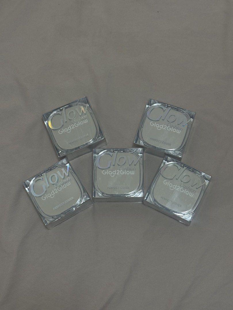 Glad2Glow Perfect Color Glow Cushion (Category: Makeup) located in Mandaluyong City. Submitted by anj_declutters (Listing ID 1441100021, Image 1). Description: .