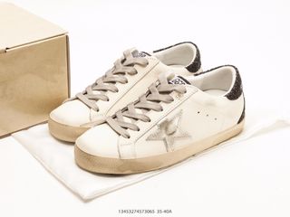(Category: ) located in . Submitted by outlet_sneakers_shop (Listing ID 1440961266, Image 1). Description: .