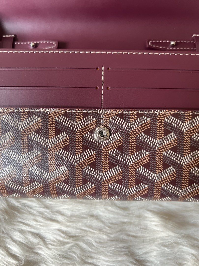 Goyard wallet sling (Category: Luxury Bags & Wallets) located in Makati City. Submitted by b.estillo (Listing ID 1441053420, Image 3). Description: Good as new, coded, source from Korea Not guaranteed.