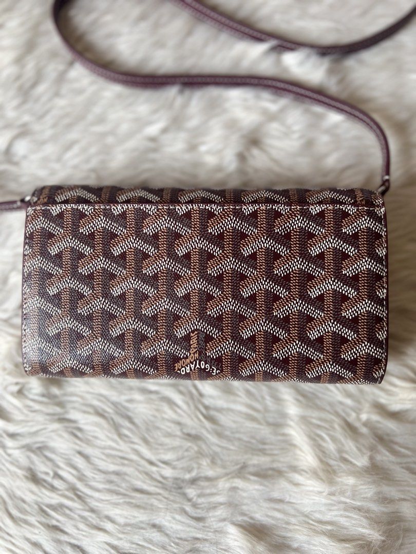 Goyard wallet sling (Category: Luxury Bags & Wallets) located in Makati City. Submitted by b.estillo (Listing ID 1441053420, Image 2). Description: Good as new, coded, source from Korea Not guaranteed.