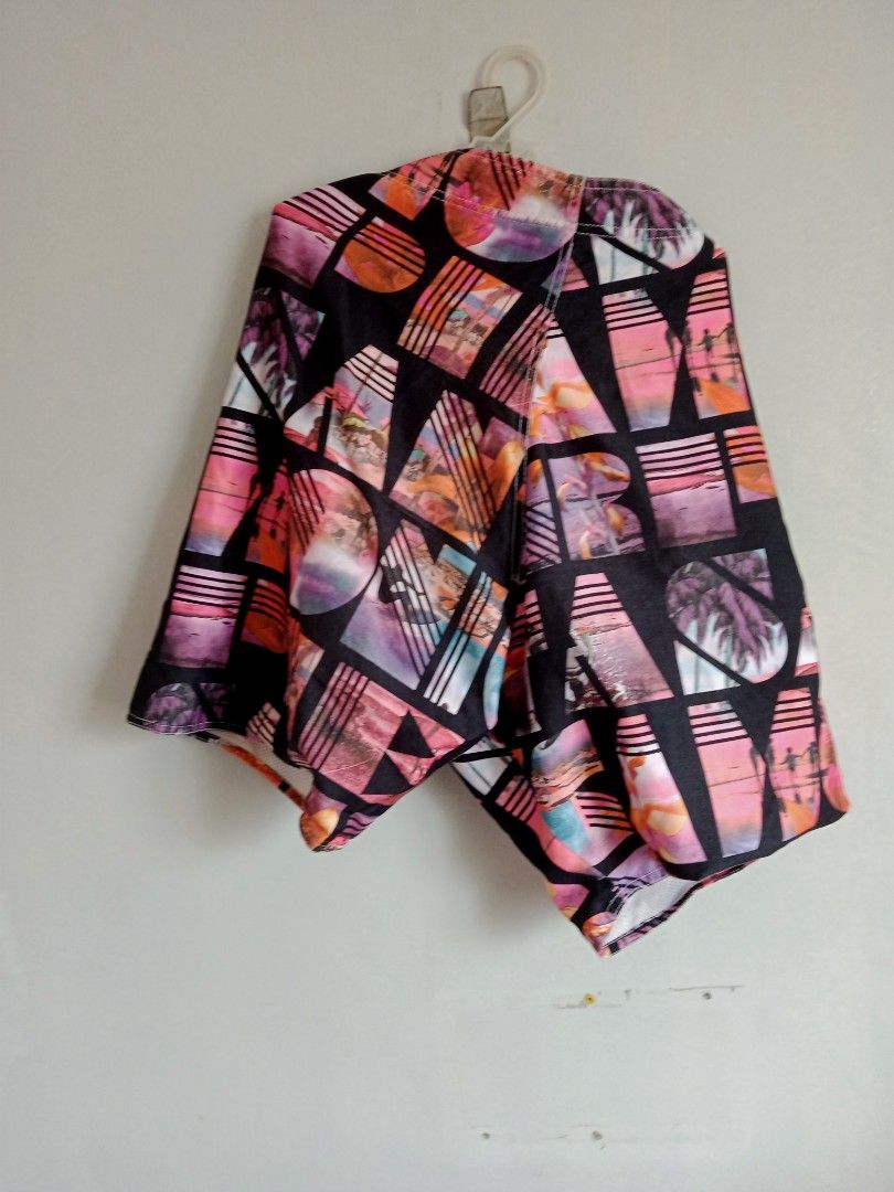 G.S. ACTIVE by Cedarwood State Swim Trunks Size XL (Category: Swim Trunks & Board Shorts) located in Bacoor. Submitted by luxe1820 (Listing ID 1441002009, Image 2). Description: - Brand: G.S. ACTIVE - Size: XL - Design: Vibrant geometric and tropical print - Features: Elastic waistband with drawstring, internal mesh lining - Ideal for: Beach or pool activities.