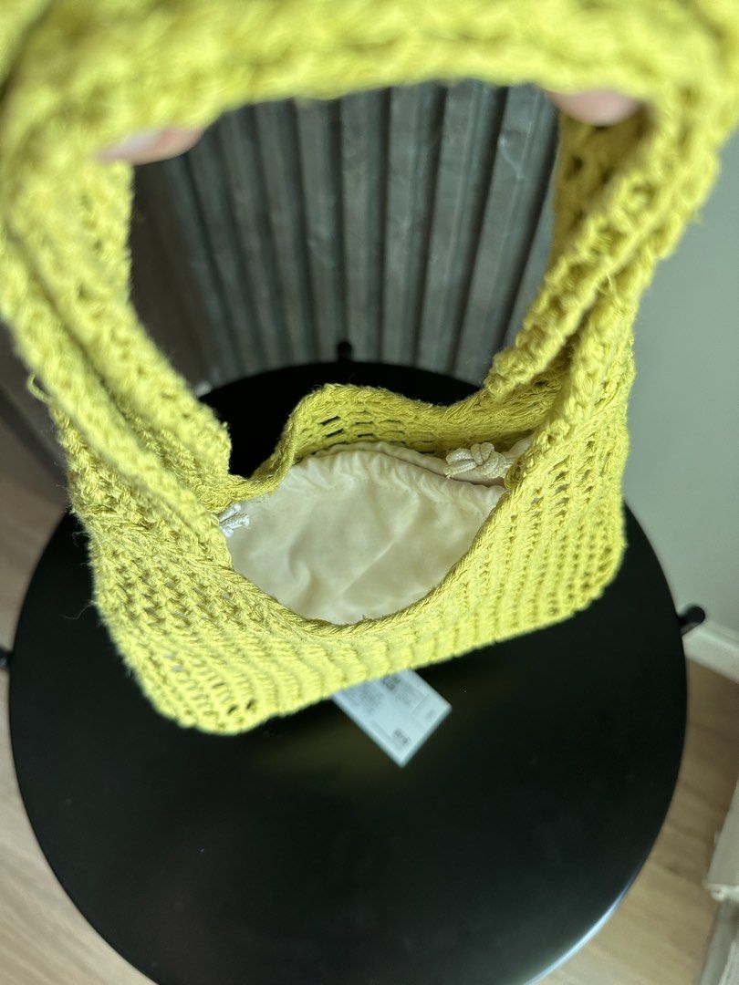 GU mesh bag (Category: Purses & Pouches) located in Taguig. Submitted by declutterkweeen (Listing ID 1441053097, Image 3). Description: GU mesh bag - used only once 😅 bought in Japan.