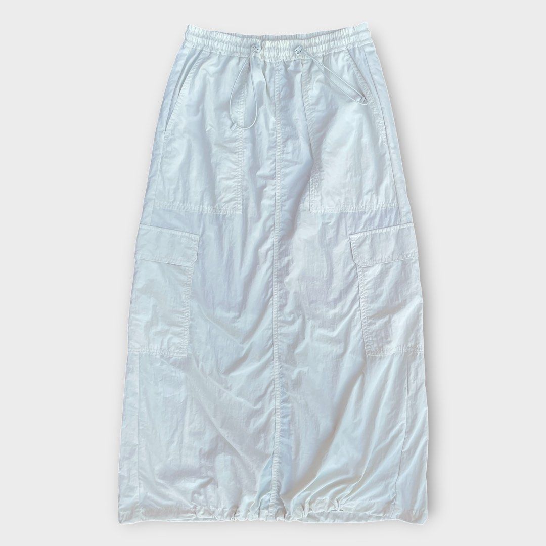 GU Uniqlo - Tech Nylon Long Skirt (Category: Skirts) located in Los Banos. Submitted by declutterking (Listing ID 1441125923, Image 2). Description: Size Medium on tag • 2 side pockets • back center slit Dimensions: 12.75" waist 33" length 21.75" hem Good as new condition Authentic.