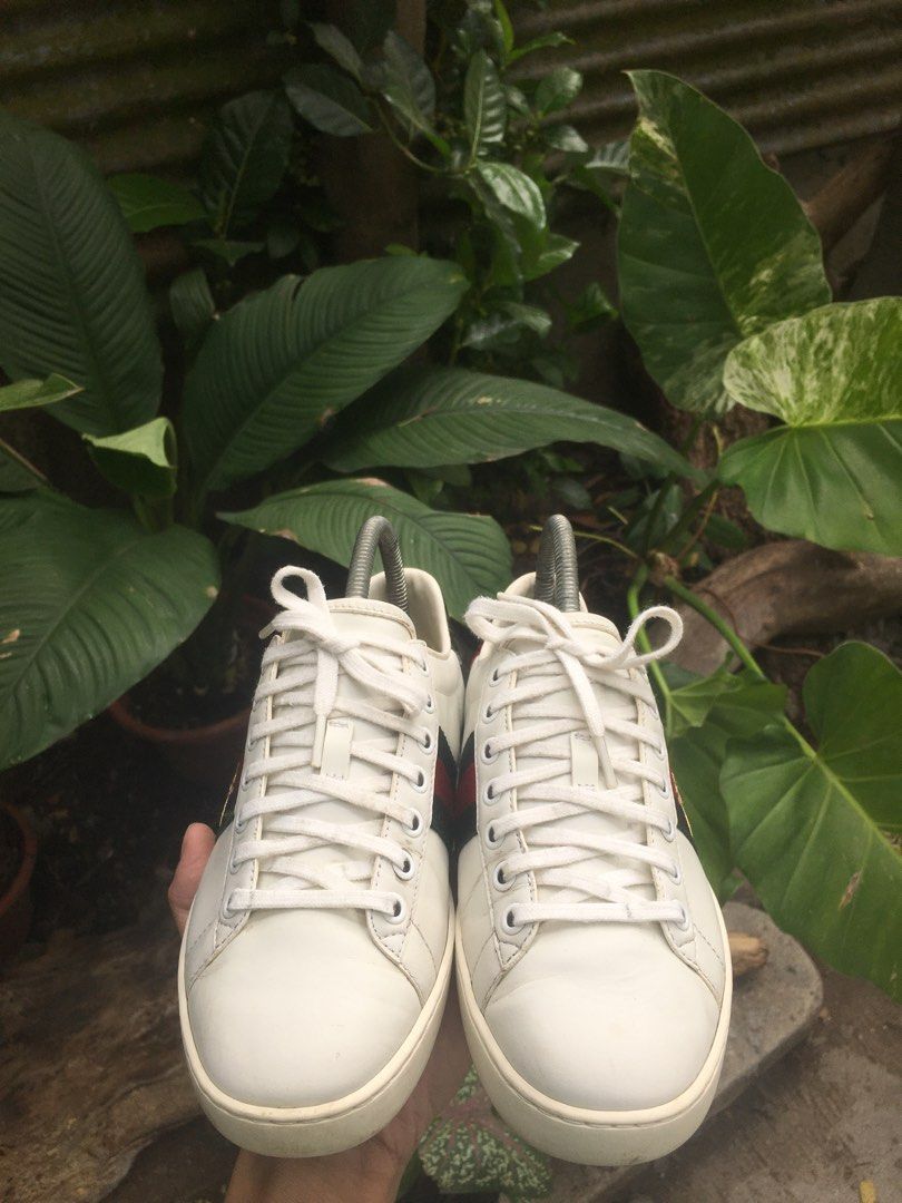 Gucci Ace Bee Sneakers White Red Green (Category: Sneakers) located in Talisay. Submitted by unscreamys07 (Listing ID 1440961623, Image 1). Description: Gucci Ace Bee White Leather Sneakers 📍: TALISAY CITY, NEGROS OCCIDENTAL, PH 🇵🇭 🚛: J&T OR FLASH EXPRESS/LBC/PICK UP/. DROP OFF BELLA 🎫: GCASH (PAYMENT FIRST) •Very Good Condition •Size: 36 •9/10 Color Rate •Ready To Wear .