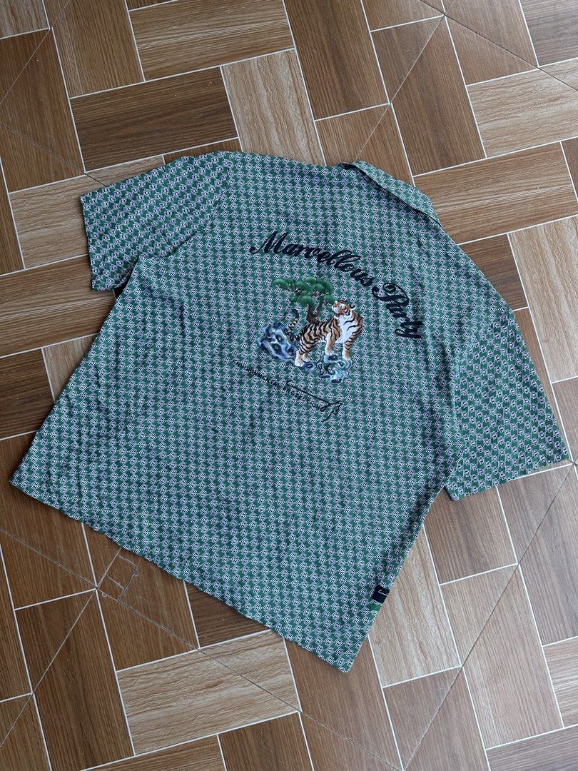 GXG Green Geometric Pattern Short Sleeve Button Up Shirt (Category: Tshirts & Polo Shirts ) located in Davao. Submitted by kurttyyo (Listing ID 1440997973, Image 2). Description: - Cool green shirt by GXG - Features a geometric pattern - Tiger graphic and text on the back - Short sleeves - Button-up front - Pocket on the left chest - Refer to label for care instructions GXG XL | 27 x 30.5 Excellent no issues 850.