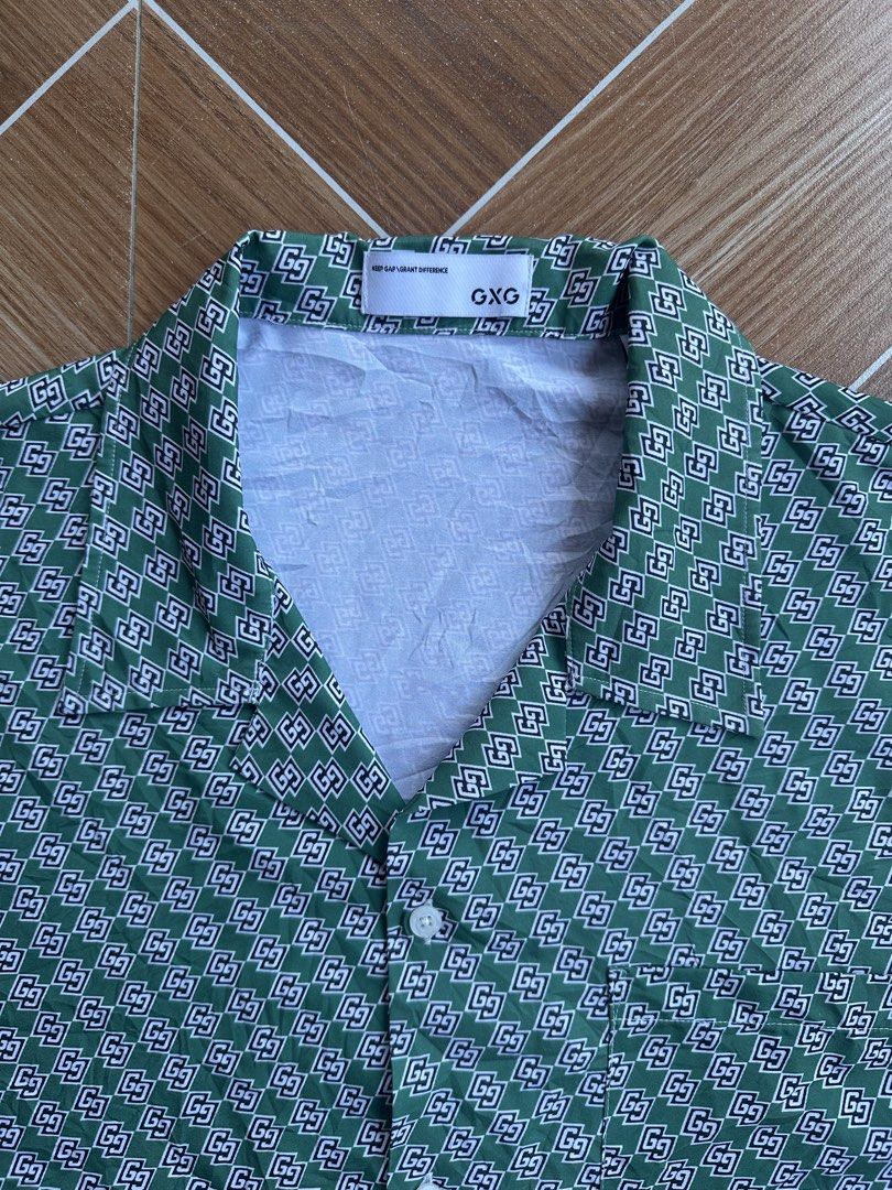 GXG Green Geometric Pattern Short Sleeve Button Up Shirt (Category: Tshirts & Polo Shirts ) located in Davao. Submitted by kurttyyo (Listing ID 1440997973, Image 3). Description: - Cool green shirt by GXG - Features a geometric pattern - Tiger graphic and text on the back - Short sleeves - Button-up front - Pocket on the left chest - Refer to label for care instructions GXG XL | 27 x 30.5 Excellent no issues 850.