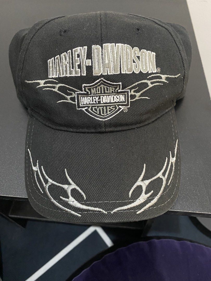 Harley-Davidson Black Cotton Cap (Category: Caps & Hats) located in Porac. Submitted by moethrifter (Listing ID 1440986830, Image 1). Description: - Classic Black Harley-Davidson Cap - Embroidered Harley-Davidson logo on front and brim - Made from 100% Cotton - One size fits most - Ideal for any Harley-Davidson enthusiast.
