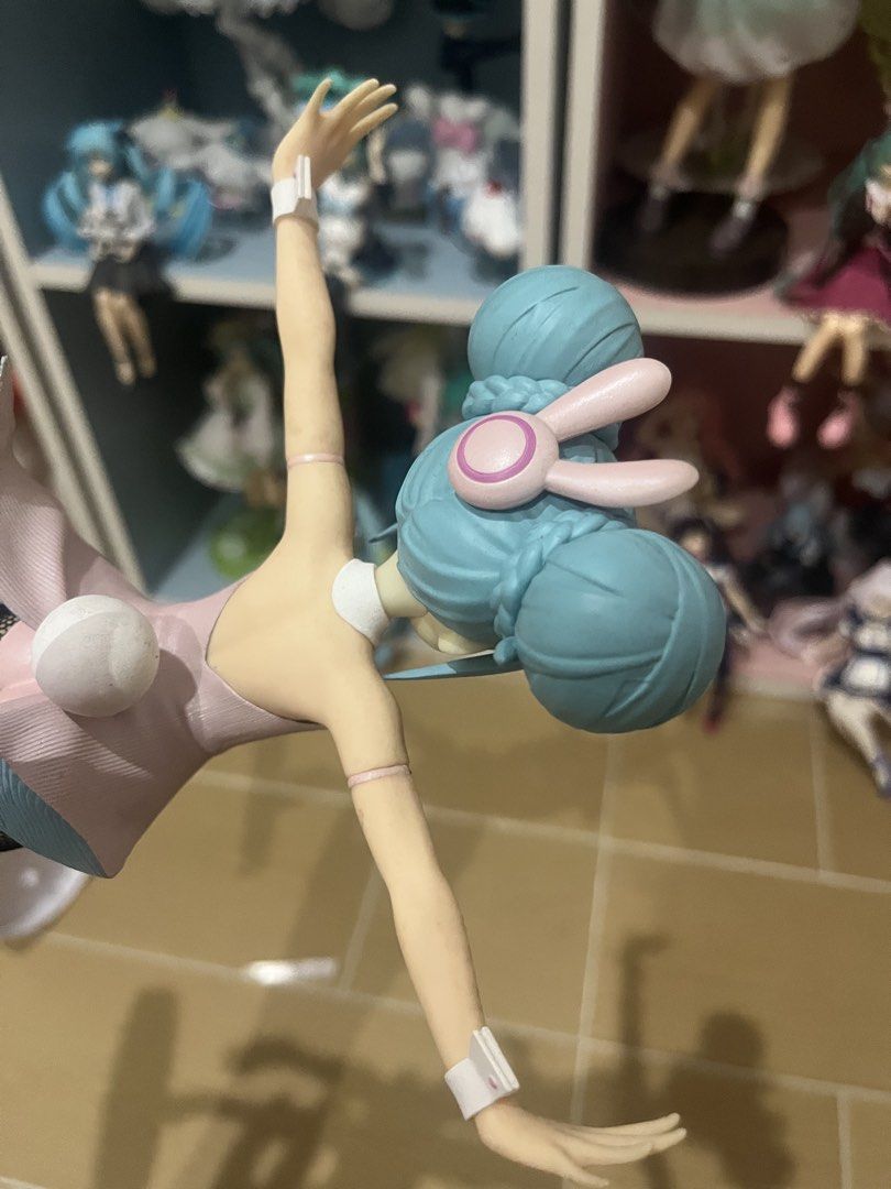 Hatsune Miku Bicute Bunnies Wink Pink Pearl Version (Category: Toys & Games) located in Ajuy. Submitted by lilischein (Listing ID 1441119214, Image 3). Description: - authentic, folded box, missing ears, has stains wysiwyg, manage your expectations - Adorable Hatsune Miku figure in a cute pink bunny outfit. - Features her iconic blue twin tails and charming bunny ears. - Comes with a stylish black and gold display base. - Perfect addition for any