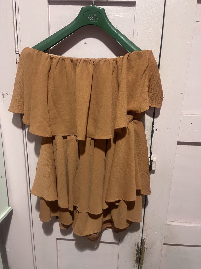 Haute Fox Brown Tiered Ruffle Off-Shoulder Romper 3X (Category: Rompers) located in Manila. Submitted by gecah (Listing ID 1441127397, Image 2). Description: - Brand: Haute Fox - Color: Brown - Design: Tiered ruffle, off-the-shoulder neckline - Features: Smocked bodice for comfort, elastic waistband - Size: 3X - Occasion: Great for a night out or a casual day.