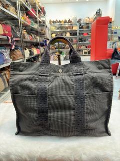 (Category: ) located in . Submitted by preloveditems21davao (Listing ID 1441015681, Image 1). Description: .