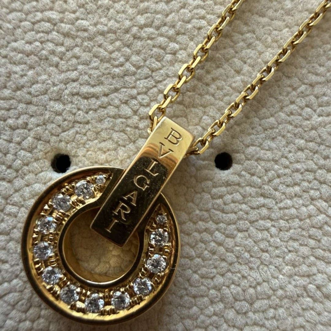 Hk Setting 18k Bvlgari Diamond Necklace (Category: Necklaces) located in Manila. Submitted by treasurechest888 (Listing ID 1440965452, Image 2). Description: Preowned Hk setting Bvlgari 18k gold diamond necklace (approx .45ct, 7.80 grams, 18 inches long). Only 75,500 pesos. Pwede COD or COP ng LBC with 5,000 pesos downpayment..