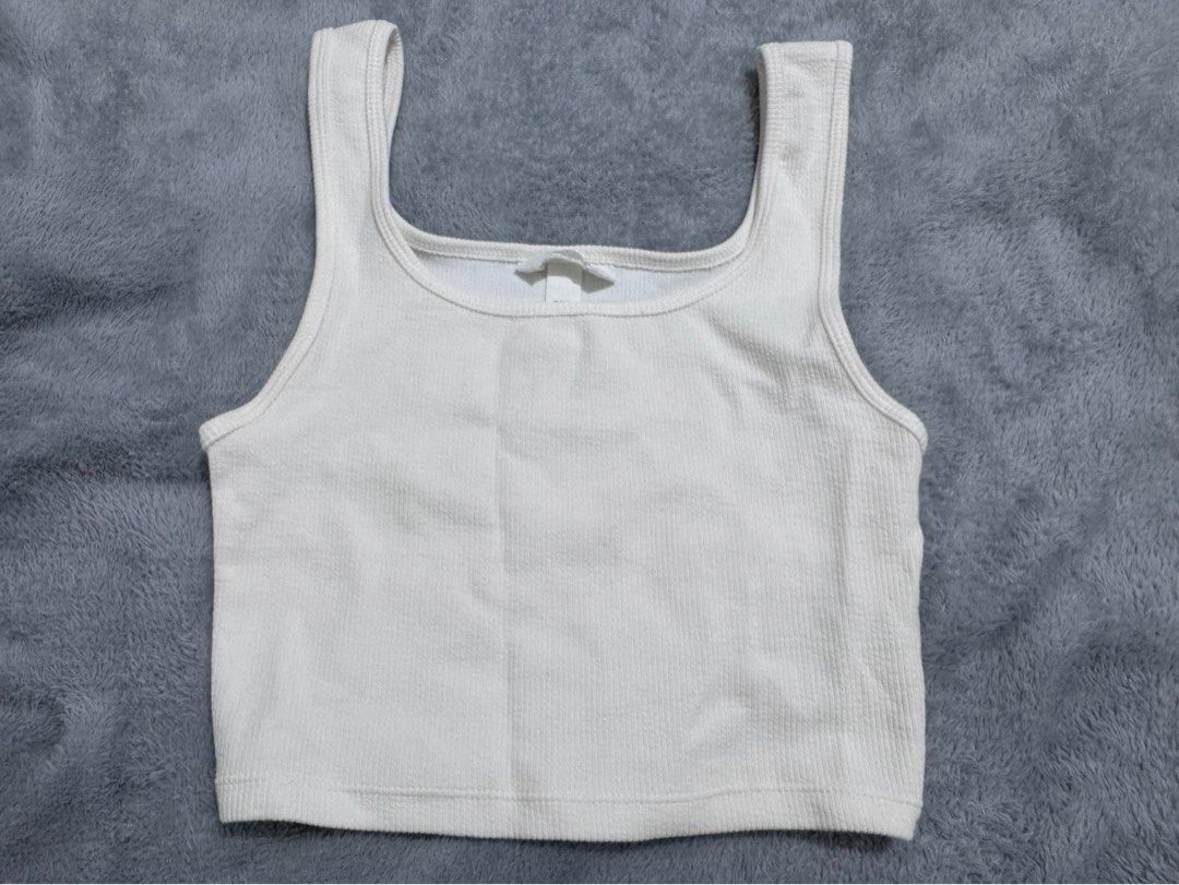 H&M Textured Ribbed Tank Top XS (Category: Sleeveless) located in Binan City. Submitted by ynabliss (Listing ID 1441073450, Image 1). Description: - H&M tank top - Textured ribbed material - Basic staple piece - Easy to layer or wear on its own - Size XS.