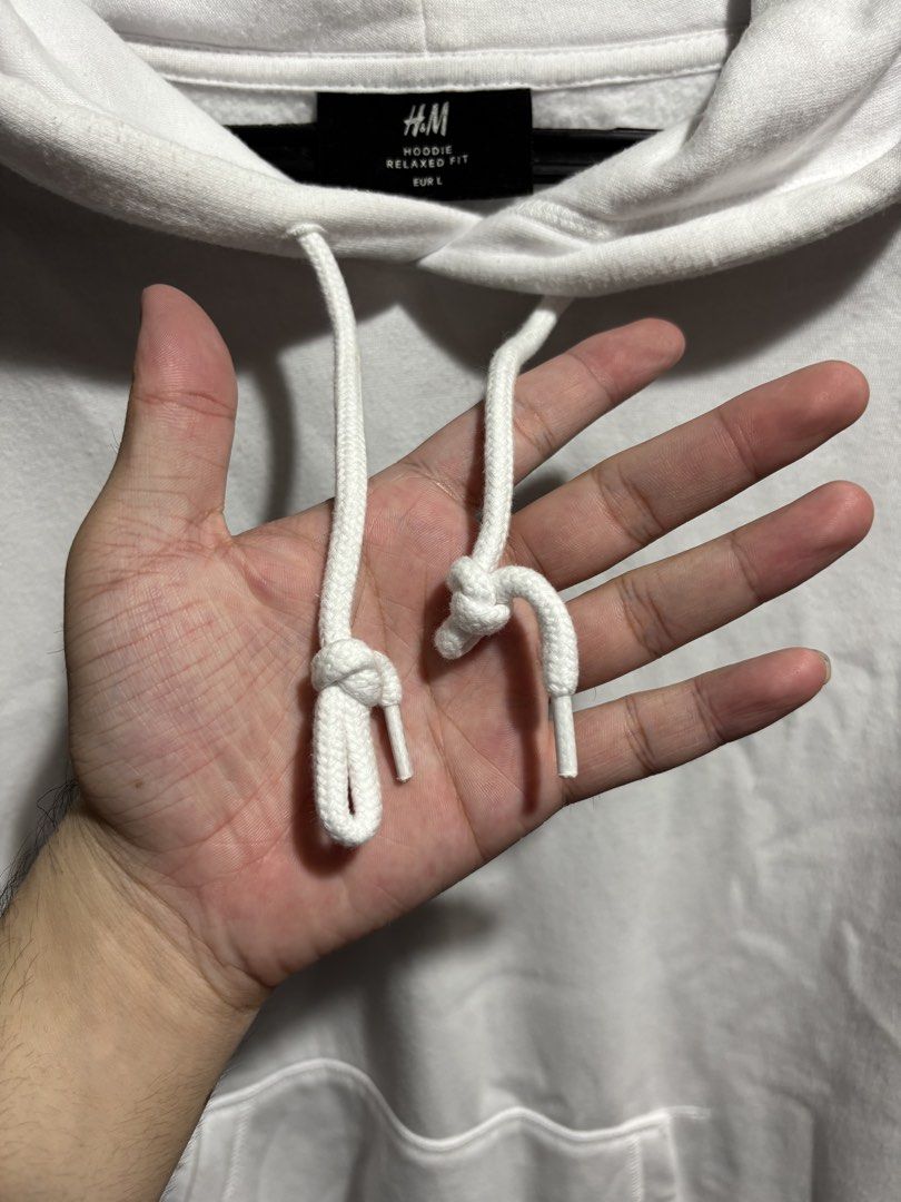 H&M white hooded sweatshirt (Category: Coats, Jackets and Outerwear) located in Manila. Submitted by jdstrll (Listing ID 1441058927, Image 3). Description: H&M white hooded sweatshirt “Fixed price” -Location: Karuhatan Valenzuela City Mode of Delivery: Ship via lalamove and J&T/Pick up -Buyer should be shoulder Shipping fee -Feel free to check out my account for more fashion items. -All items are sanitized. Flexible payment options. Pm me for inq