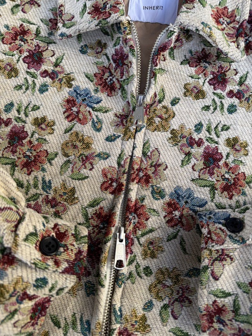 Inherit Double-zip Floral Tapestry Harrington (Category: Coats, Jackets and Outerwear) located in Quezon City. Submitted by though.bare (Listing ID 1441126046, Image 3). Description: Fits on L up to XL for Men In good, lightly worn condition. No major flaws. Width : 25.5" Length : 26" Sleeve : 22.5" Shoulder : 21" No-when worns. Listings not marked sold/reserved are available. These are preloved/used items, manage expectations. Visit my profile f