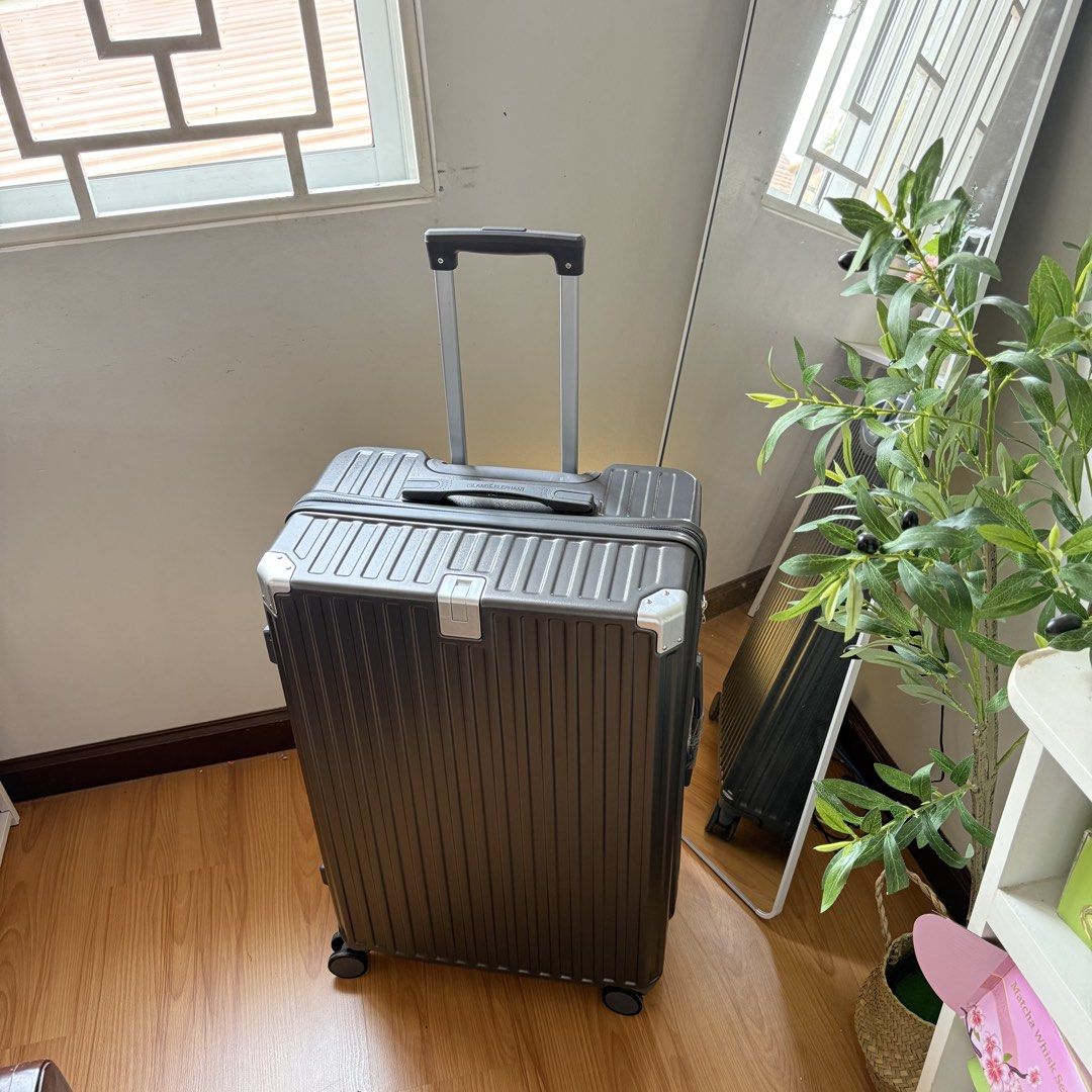 Island Elephant Luggage 28inches (Category: Luggage) located in Mabalacat. Submitted by pauwieee12 (Listing ID 1441024128, Image 1). Description: - Dark grey aluminum suitcase - Features TSA combination lock - Smooth rolling wheels - Retractable handle for easy transport - Minor scuffs from normal use - Perfect for your next adventure - 28 inches.