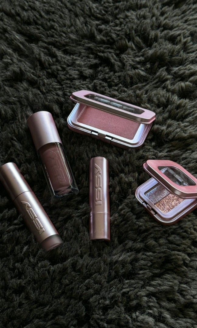 Issy Cowgirl Collection (Category: Makeup) located in Manila. Submitted by milocookiepie (Listing ID 1441023268, Image 2). Description: These are all brand new..