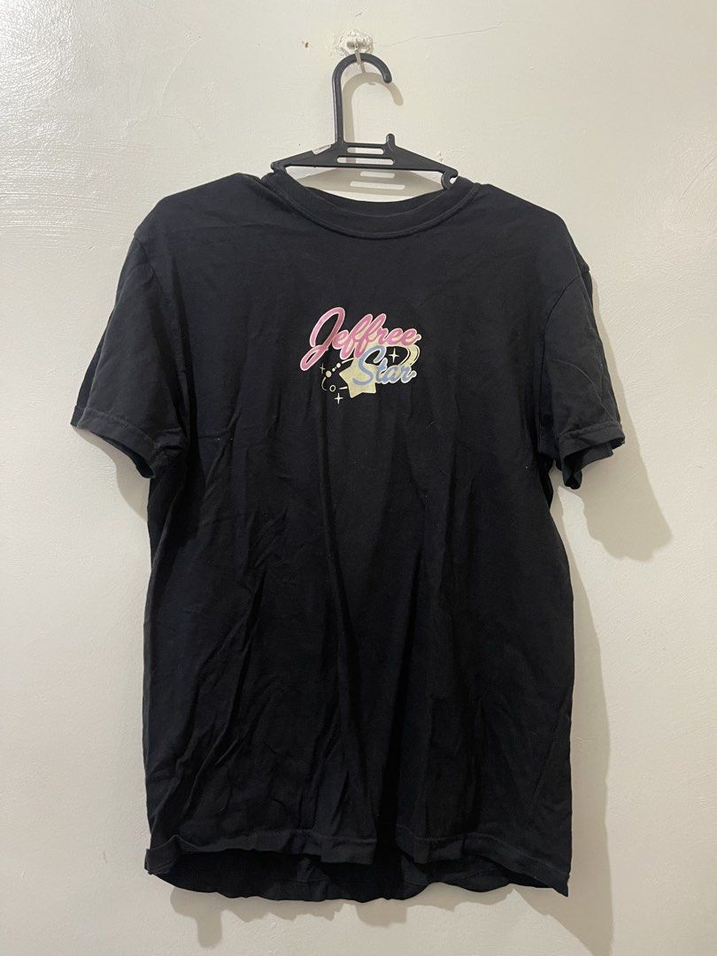 Jeffree Star Black Graphic T-Shirt Size Medium (Category: Tshirts & Polo Shirts ) located in Caloocan City. Submitted by yllainefaith (Listing ID 1441003008, Image 3). Description: - Black Jeffree Star Fashion T-shirt - Cool graphic design on the back - Jeffree Star logo on the front - 100% Cotton material - Designed in the USA - Tagged size Medium - Ideal for Jeffree Star fans.