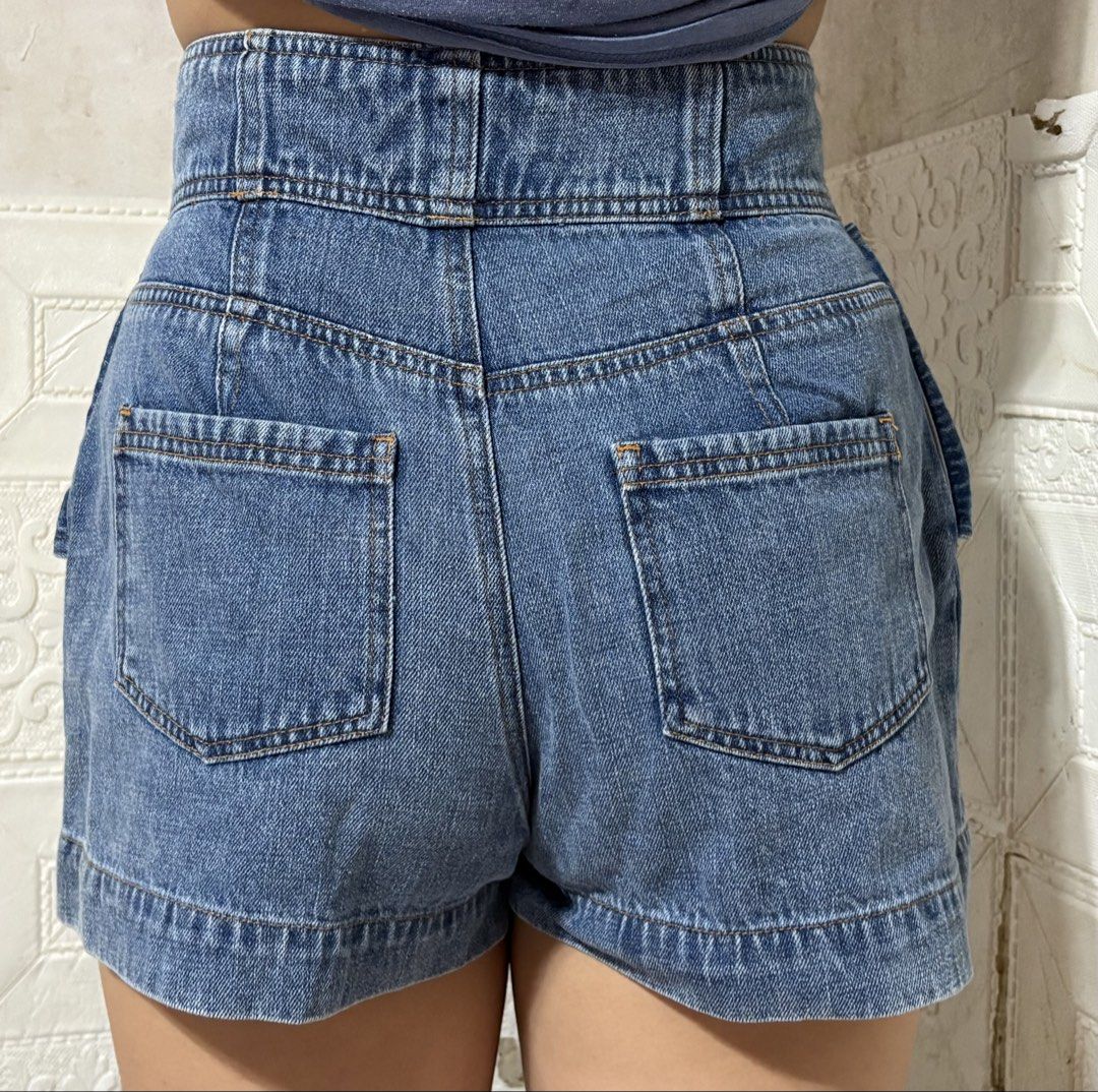 Just G highwaist denim short (Category: Shorts) located in Rizal. Submitted by llaayy_ (Listing ID 1441137953, Image 2). Description: Just G highwaist denim short Size 27 Used once.