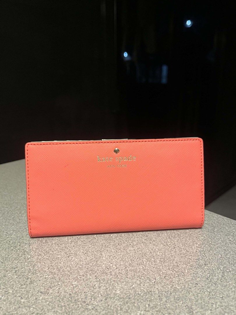 Katespade long wallet (Category: Wallets & Card holders) located in Bulacan. Submitted by everythinggood26 (Listing ID 1441126003, Image 2). Description: .