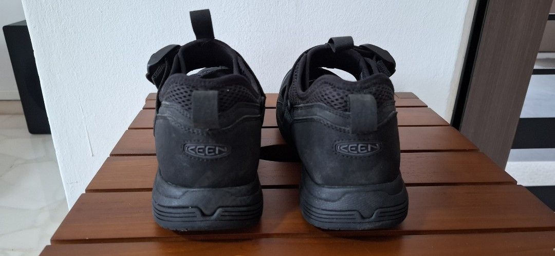 KEEN Black Sandals Shoes (Category: Casual shoes) located in Singapore. Submitted by shong886 (Listing ID 1441001536, Image 3). Description: - KEEN black water sandals - Adjustable straps - Suitable for outdoor activities or casual wear - Comfortable and durable - size US8.5 - bought from japan.