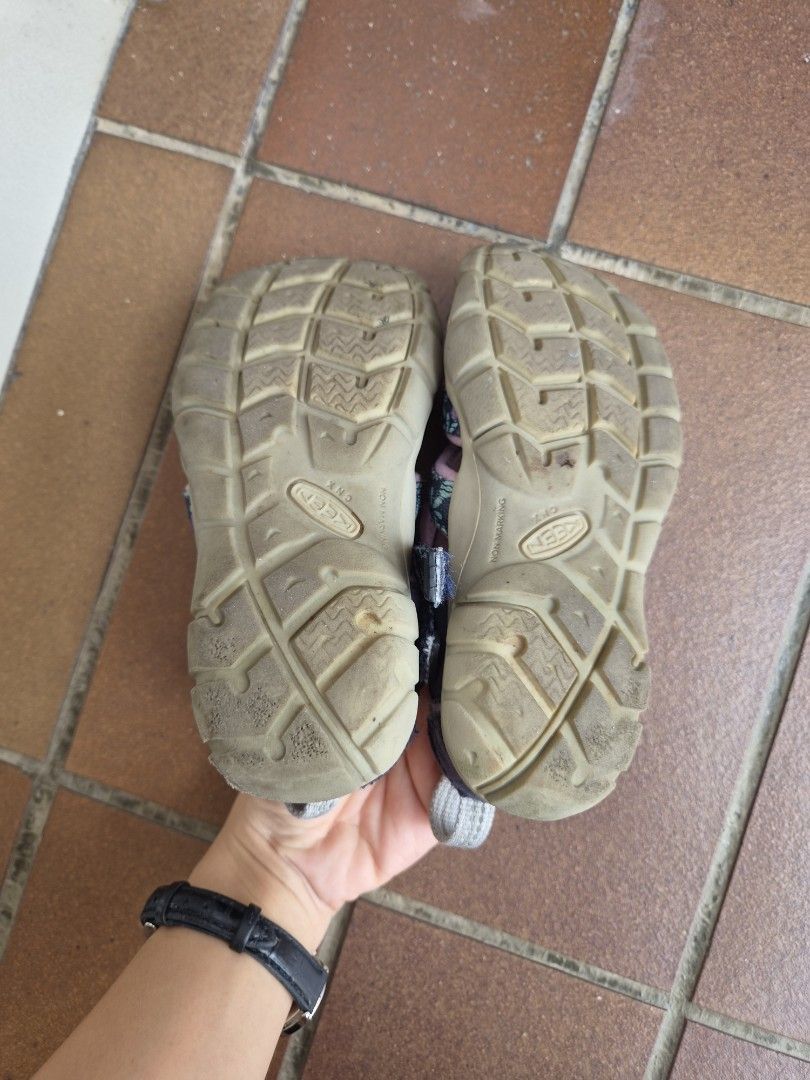 Keen Kids Sandals US 10 Toddler Floral (Category: Babies & Kids Fashion) located in Singapore. Submitted by reachjess (Listing ID 1440984876, Image 3). Description: - Toddler Keen Sandals - Size: 10 US / 27 EU - Color: Navy Blue with Floral Pattern - Closure: Hook and Loop (easy to put on/take off) - Features: Good sole grip for stability - Ideal for: Outdoor play and adventures.