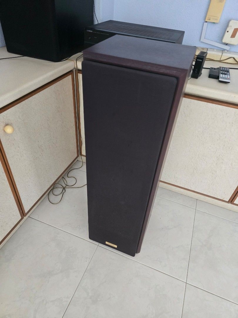 Kenwood Speaker System (Category: Soundbars, Speakers & Amplifiers) located in Singapore. Submitted by wilsontoh.hongbei (Listing ID 1441017799, Image 1). Description: - Kenwood speaker system - Includes center speaker - Includes two ceiling-mounted speakers - Fully functional - Ideal for home theater.
