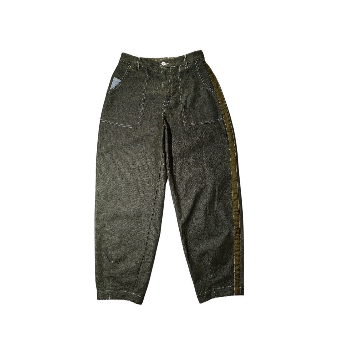 KiKKi Pants (Category: Other Bottoms) located in Manila. Submitted by deftzy (Listing ID 1441110186, Image 1). Description: KiKKi Pants Excellent condition Made in Japan 🇯🇵 No issue 📐 Measurements (inches) Waist: 28" - 30" Length: 38.5" Thigh: 12.5" Leg opening: 7" Crotch: 11".