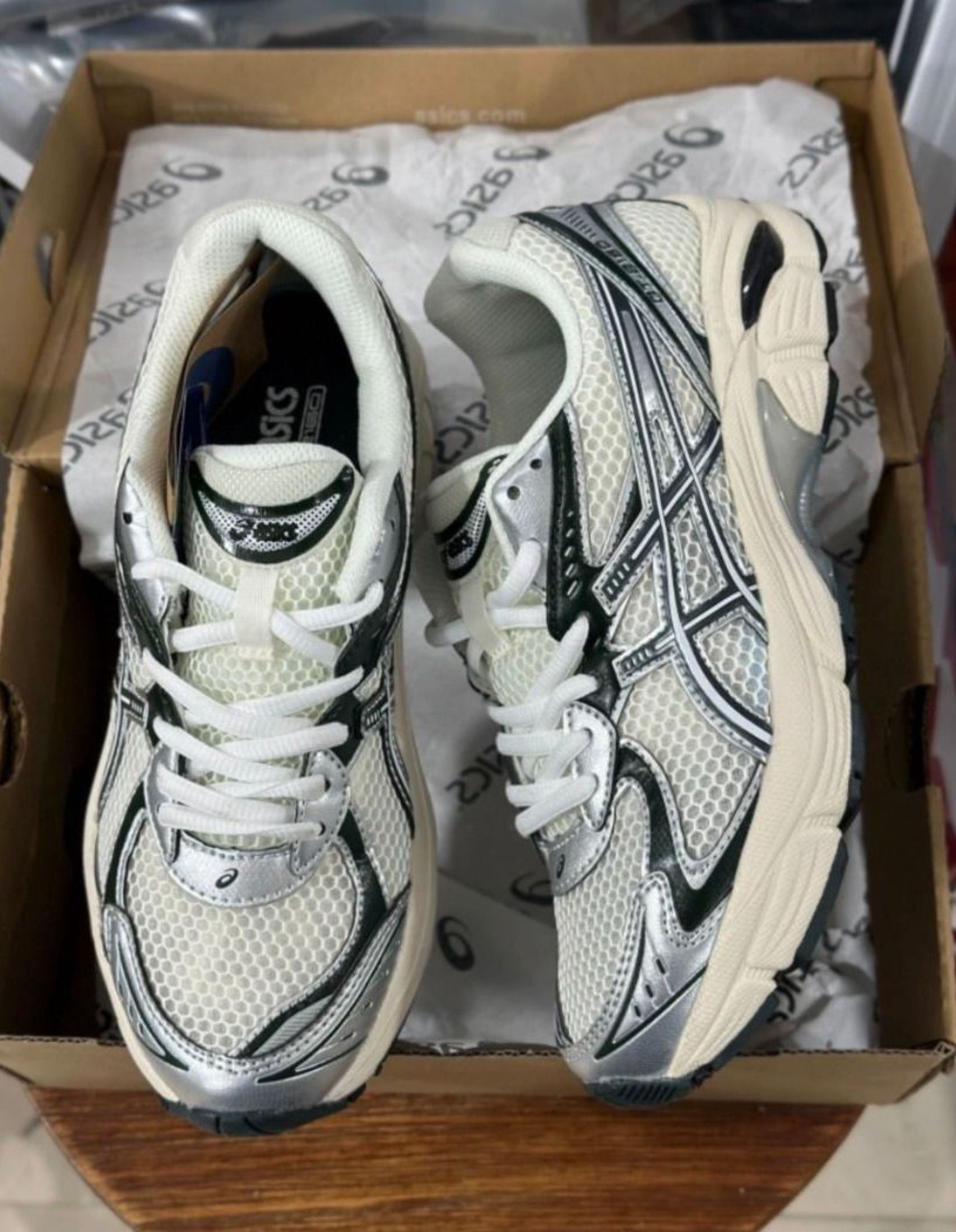 KITH x Asics GT-2160 Fabric Running Shoes Grey (Category: Sneakers) located in Singapore. Submitted by ttzenfiredx (Listing ID 1441038377, Image 3). Description: 📦 Product Details Brand: Asics Name: KITH x Asics GT-2160 Fabric Running Shoes Grey Condition: Brand New 🚚 How It Works Order → ~3 days photo confirmation → Ship via J&T/Ninja Van Free shipping included! Tracking number provided + regular updates 💰 Cash on Delivery (pay when you recei